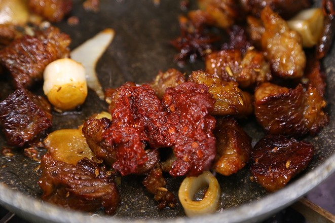 店里牛肉面30一碗，自己做30块全家吃个痛快，牛肉随便添