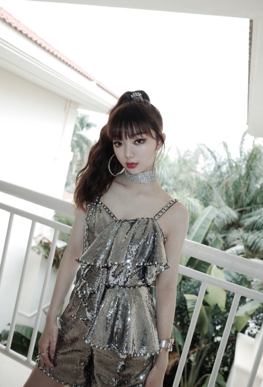 李紫婷穿搭图片,李紫婷白色吊带衫