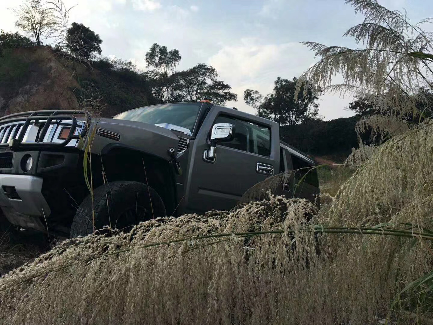 悍马h2沙漠越野测试,悍马h2越野有多厉害