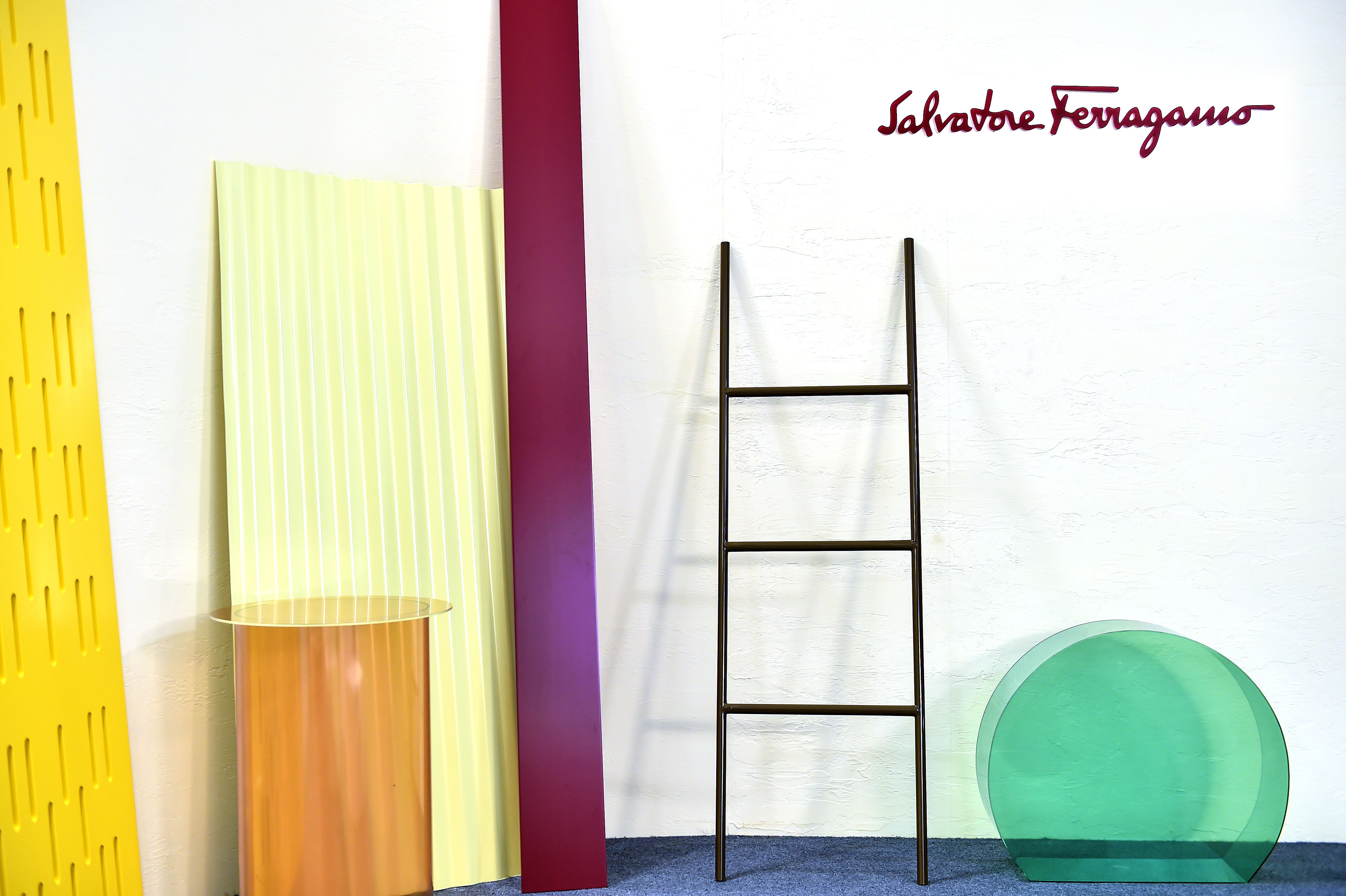 菲拉格慕vivashow直播首秀,菲拉格慕2021巴黎秀场