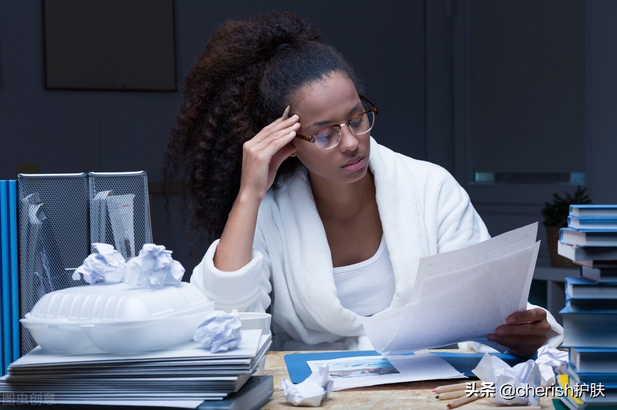 儿子额头上长了小红疙瘩,13岁男孩额头上长青春痘