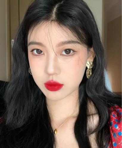 擦粉底液不服帖像搓泥一样,换了很多粉底液底妆还是暗沉斑驳