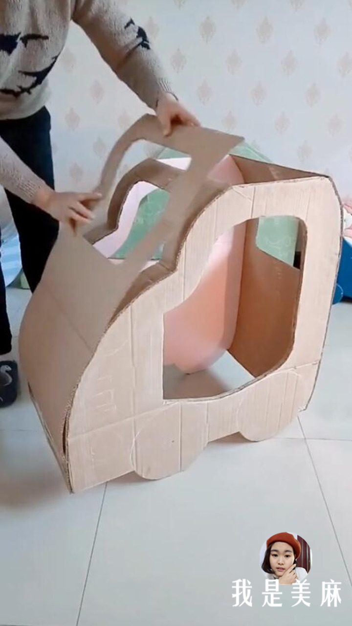 废纸箱自制小汽车简单又漂亮,用废纸箱给孩子做小汽车
