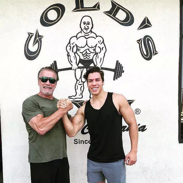 施瓦辛格的女佣年轻时候图片,施瓦辛格与女佣的儿子