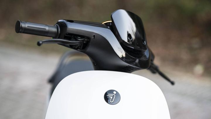 大灯炫酷有型,九号e100大灯效果