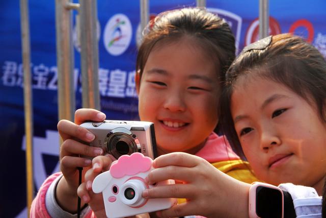 马拉松2万人奔跑,2万高颜值公路赛