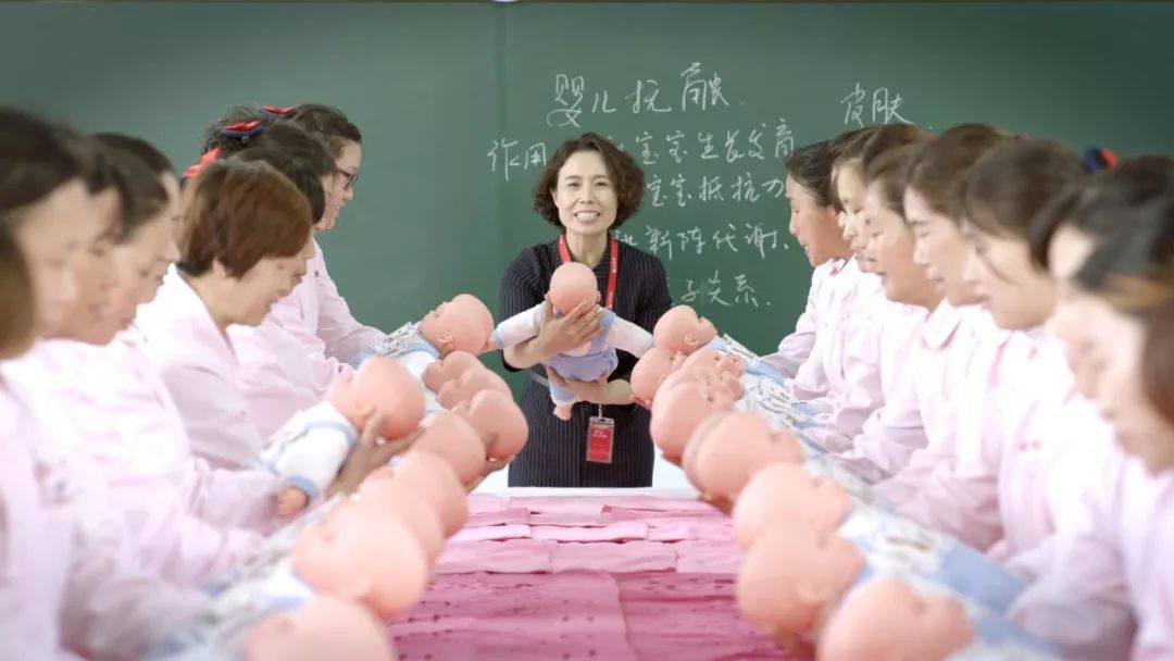 河南金牌月嫂养成记,河南做月嫂13年挣百万