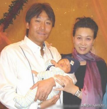 未婚生子再嫁富豪，恩师骂她狗*王脑**菲叫她大傻，那英到底有多彪？