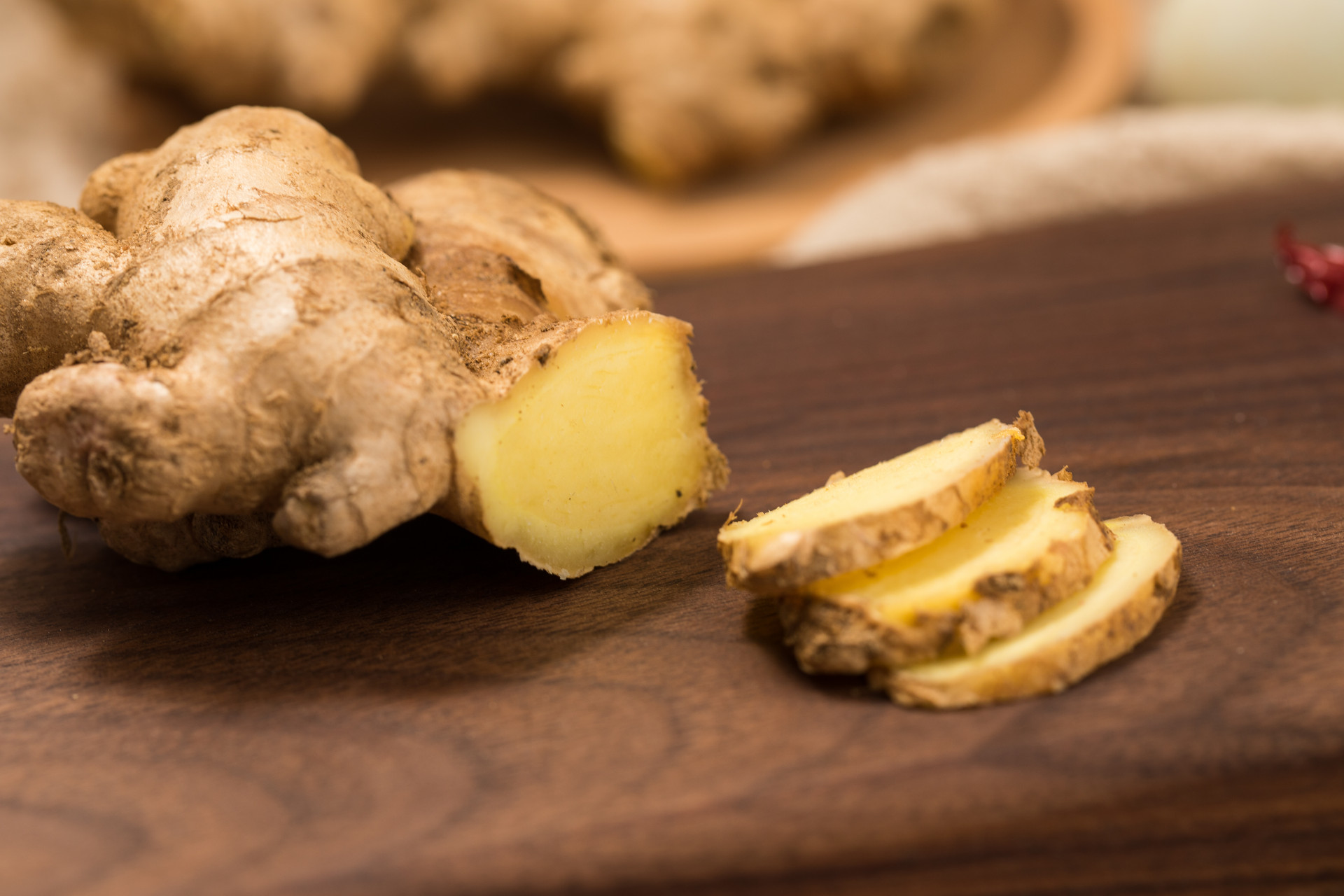 生姜种植摆放技巧,城市阳台花盆种植生姜技巧