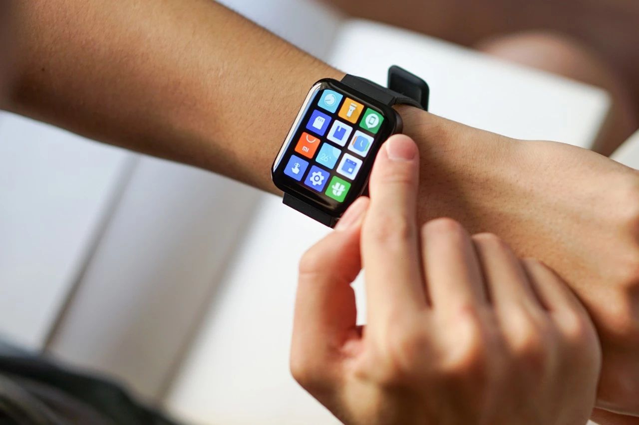 小米智能手表和华为手表哪个好,小米智能手表watch1和2有什么区别