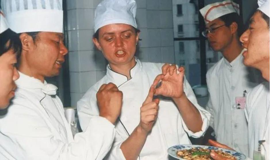 剑桥女学霸在中国学中餐,一个剑桥女学霸