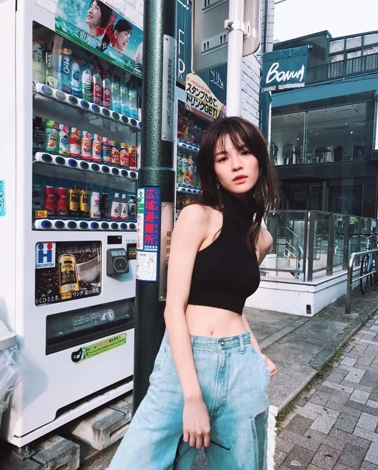 脸大毁所有明星小脸秘诀,脸大脖子粗的女明星