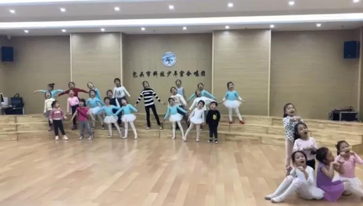 草原萌娃爱唱歌—科技少年宫朵丽雅幼儿合唱团《朵丽雅和小羊羔》