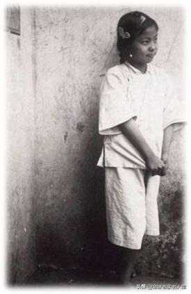 客家风格的衣服,外国人喜欢古代的服装