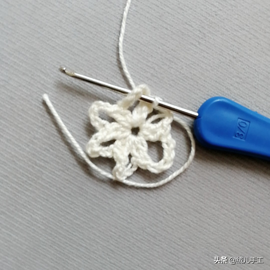 钩蕾丝向日葵杯垫教程,六边形串珠杯垫制作方法