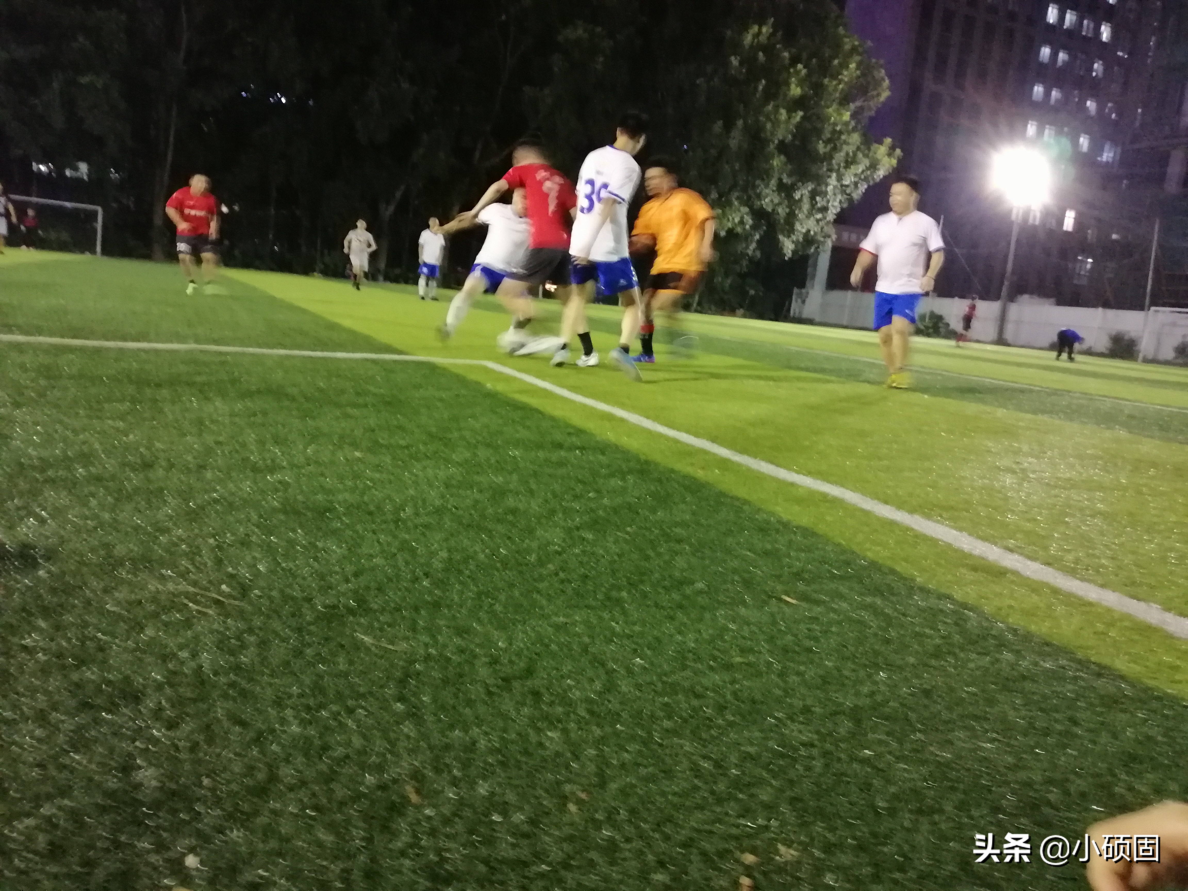 健身运动踢毽子的解说,健身踢足球