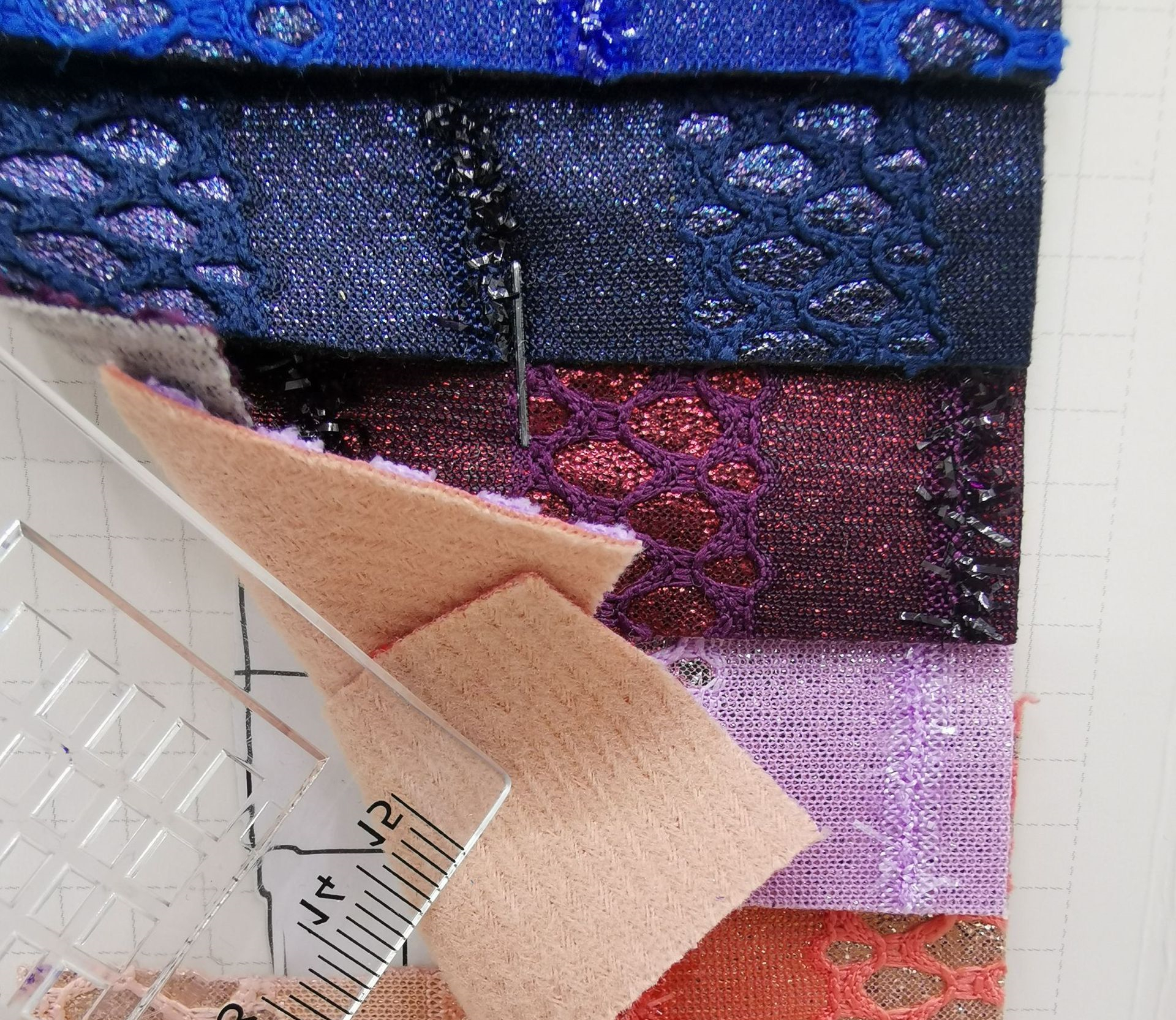 买窗帘绝对不买贵的,别为窗帘花冤枉钱