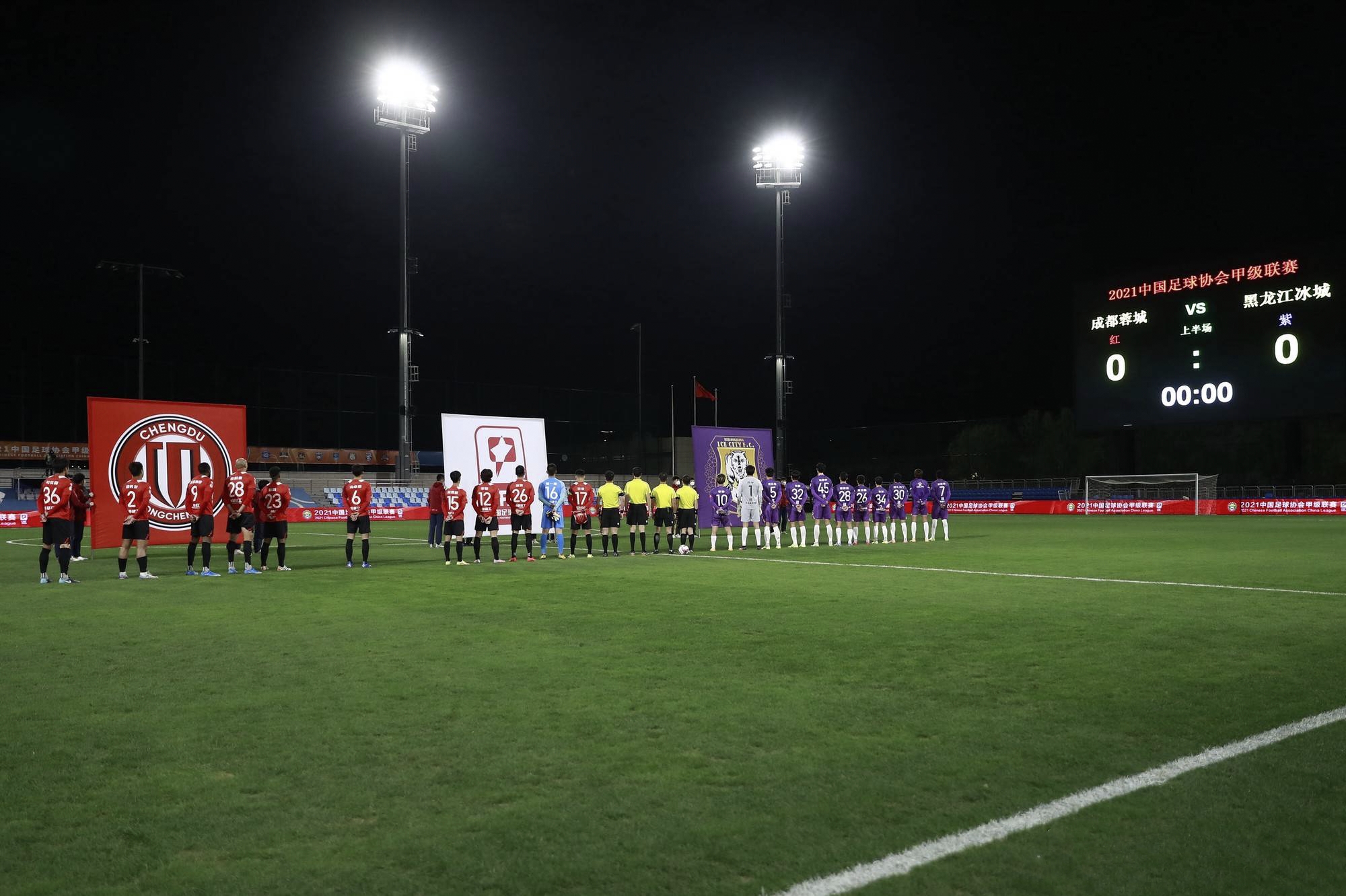 中甲门将失误把球扔进自家球门,中甲守门员将球扔进自家球门