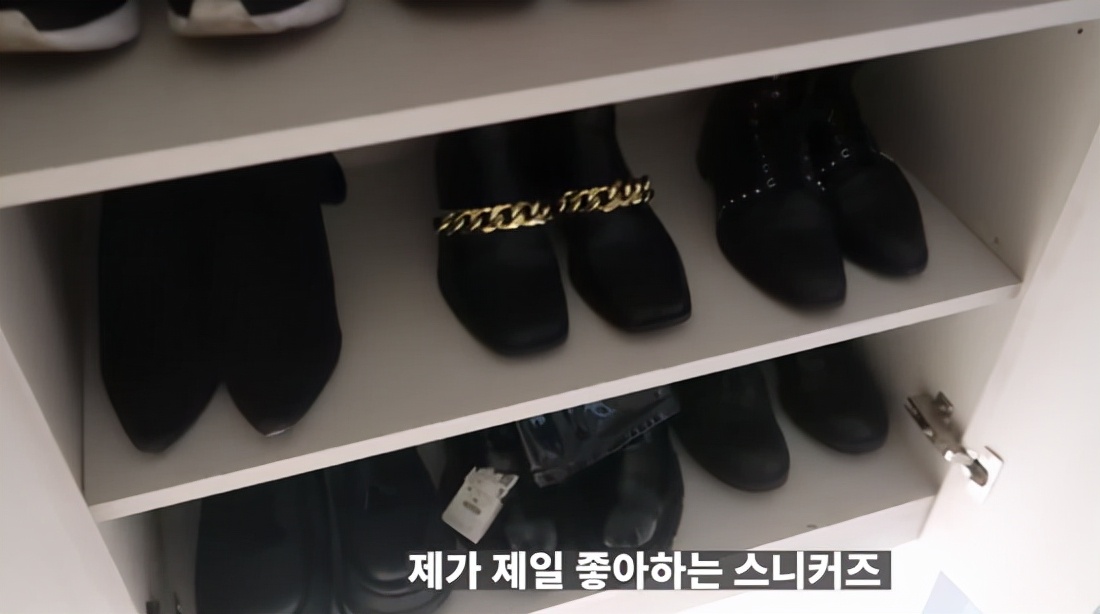 韩国女生独居公寓,韩国美女晒衣服