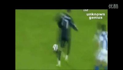 球王假装老人踢足球,内马尔假摔和c罗假摔哪个多