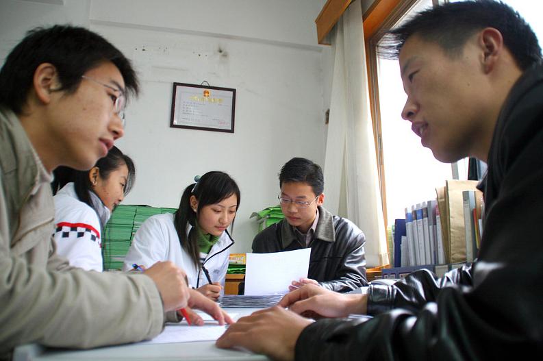 大学校园里的赚钱骗局,大学中的黑暗权力与利益