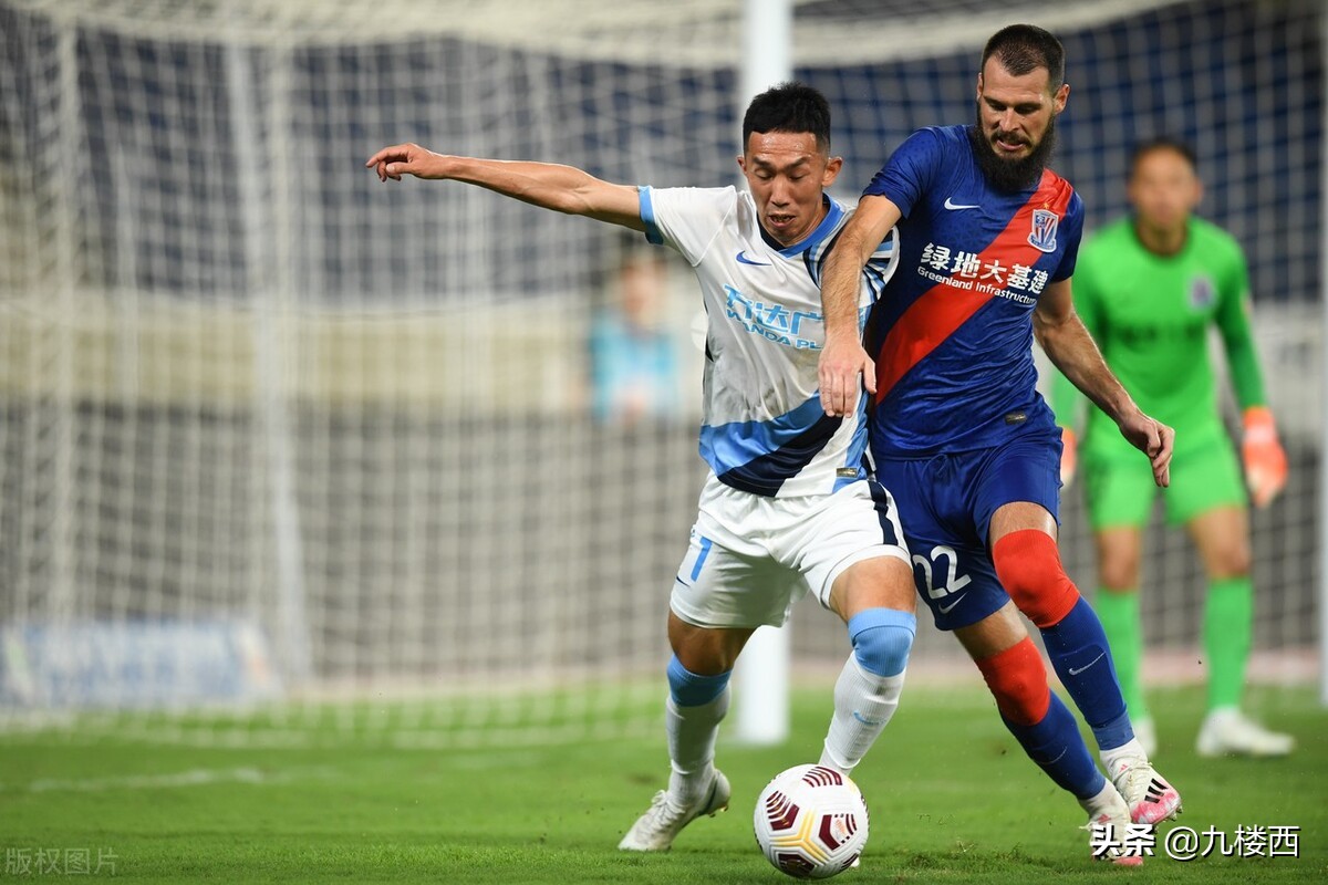 判罚反复让人诟病，换人弄错，郑龙一脸懵逼，中超如何让我说爱你