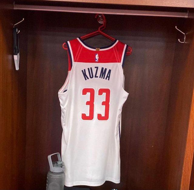 开启生涯新篇章！卡鲁索深情告别湖人队库兹马晒奇才33号球衣