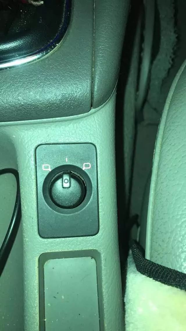 天冷钥匙门拧不动，怎么办？