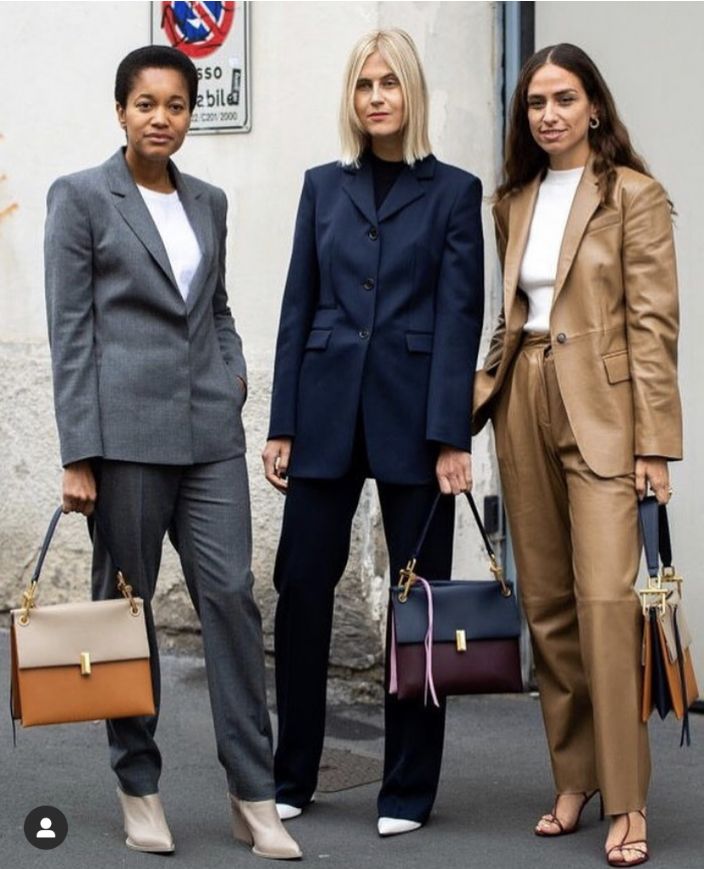 孙艺珍郑丽媛同步营业该看谁？小孩才做选择她们的西装我都要