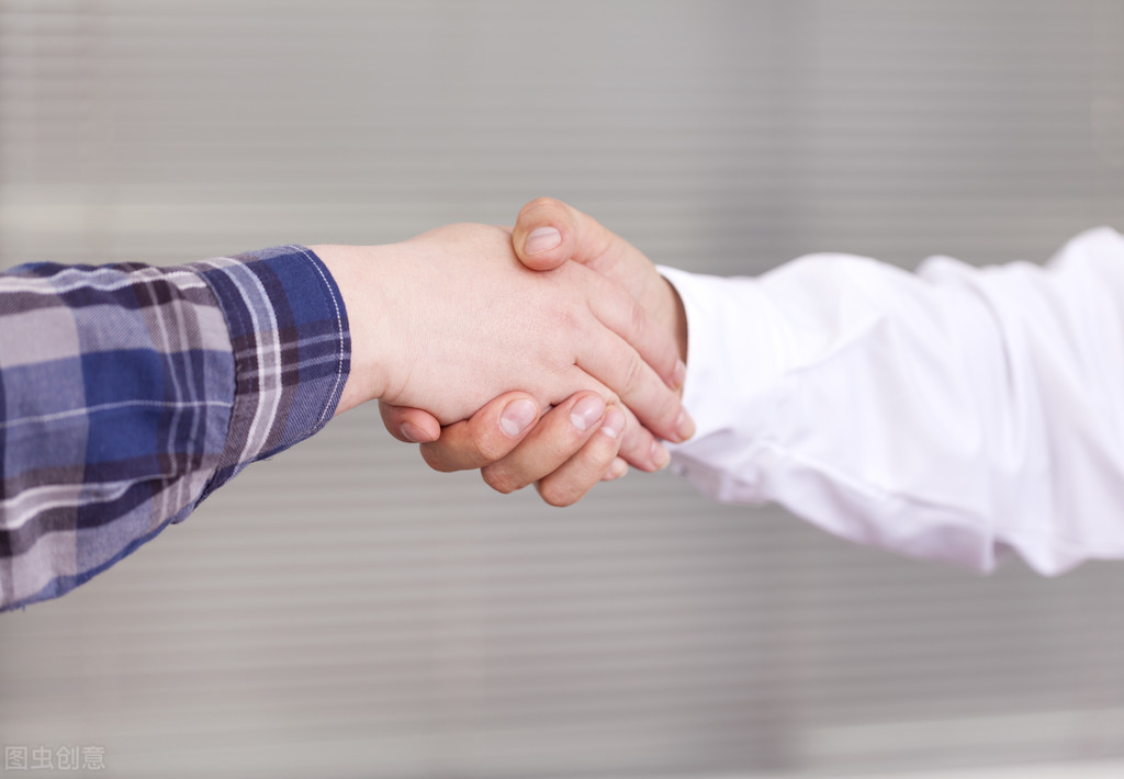 男子酒后骑车摔成偏瘫事件,喝酒骑车摔成右眼失明