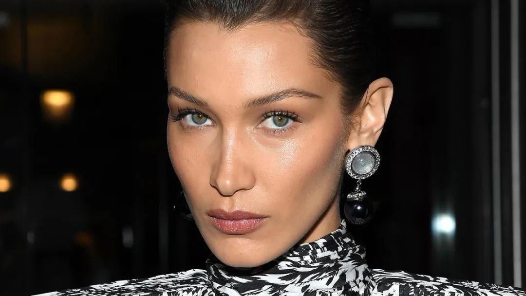 蕾哈娜同款文胸,维密大秀歌曲现场蕾哈娜