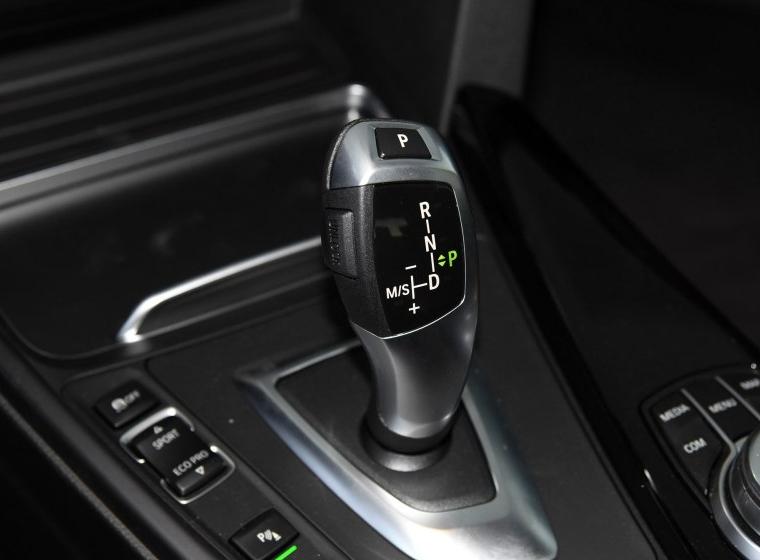 宝马3系gt2019款320i时尚型,动力平顺没有顿挫感