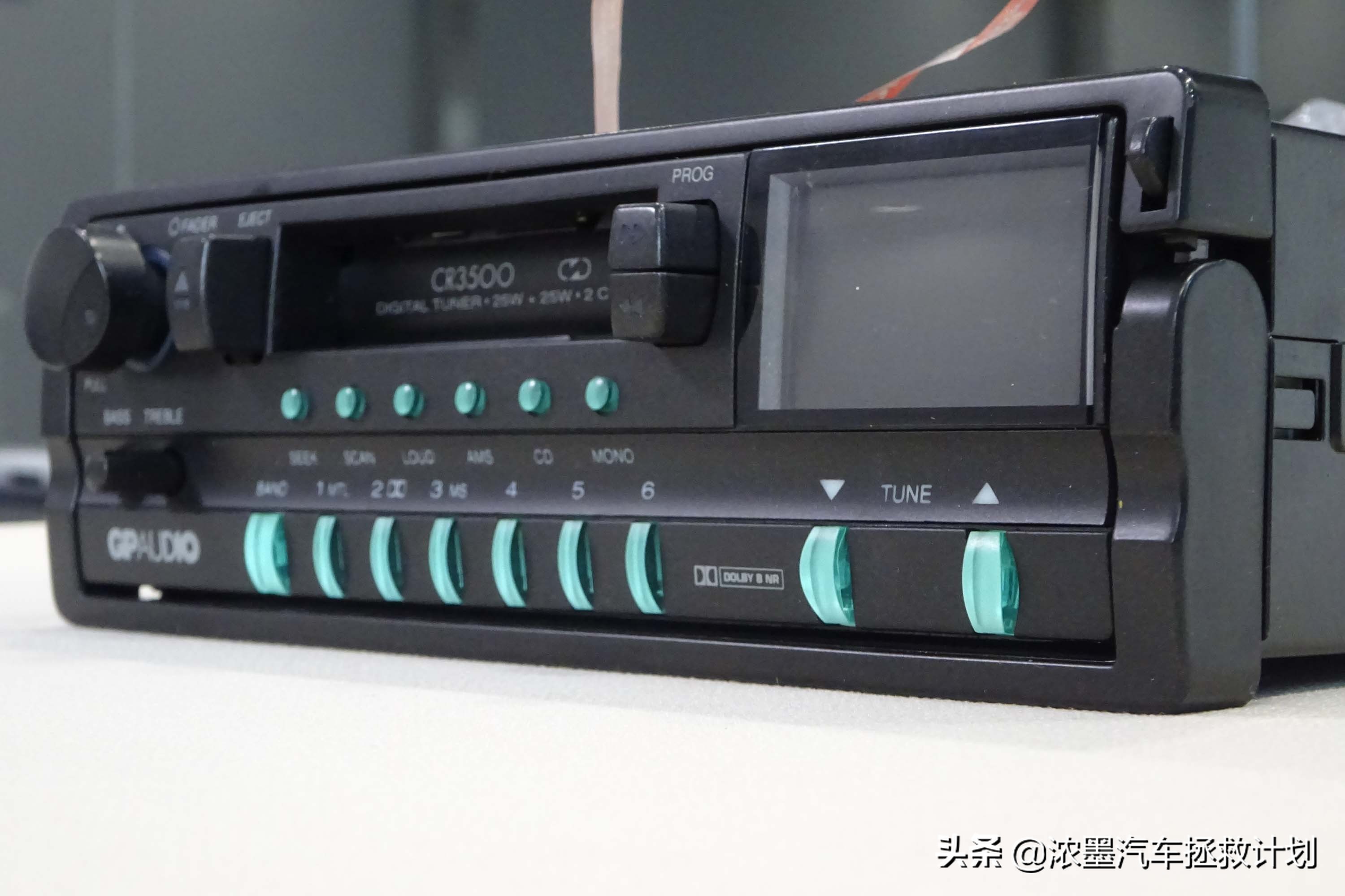 「妙手生花」重建一台战损级桑塔纳，带给它历经千般后的华丽重生