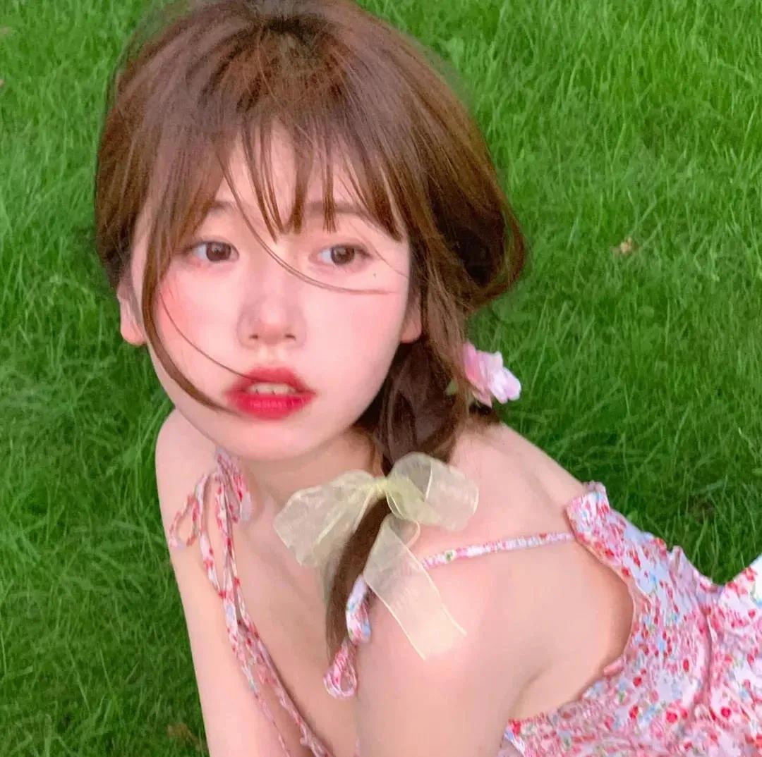 超好看的闺蜜头像一人一半真人,超好看的闺蜜头像动漫