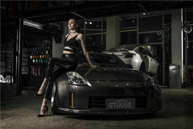 暗黑350Z邂逅冷面女郎 力量感爆棚