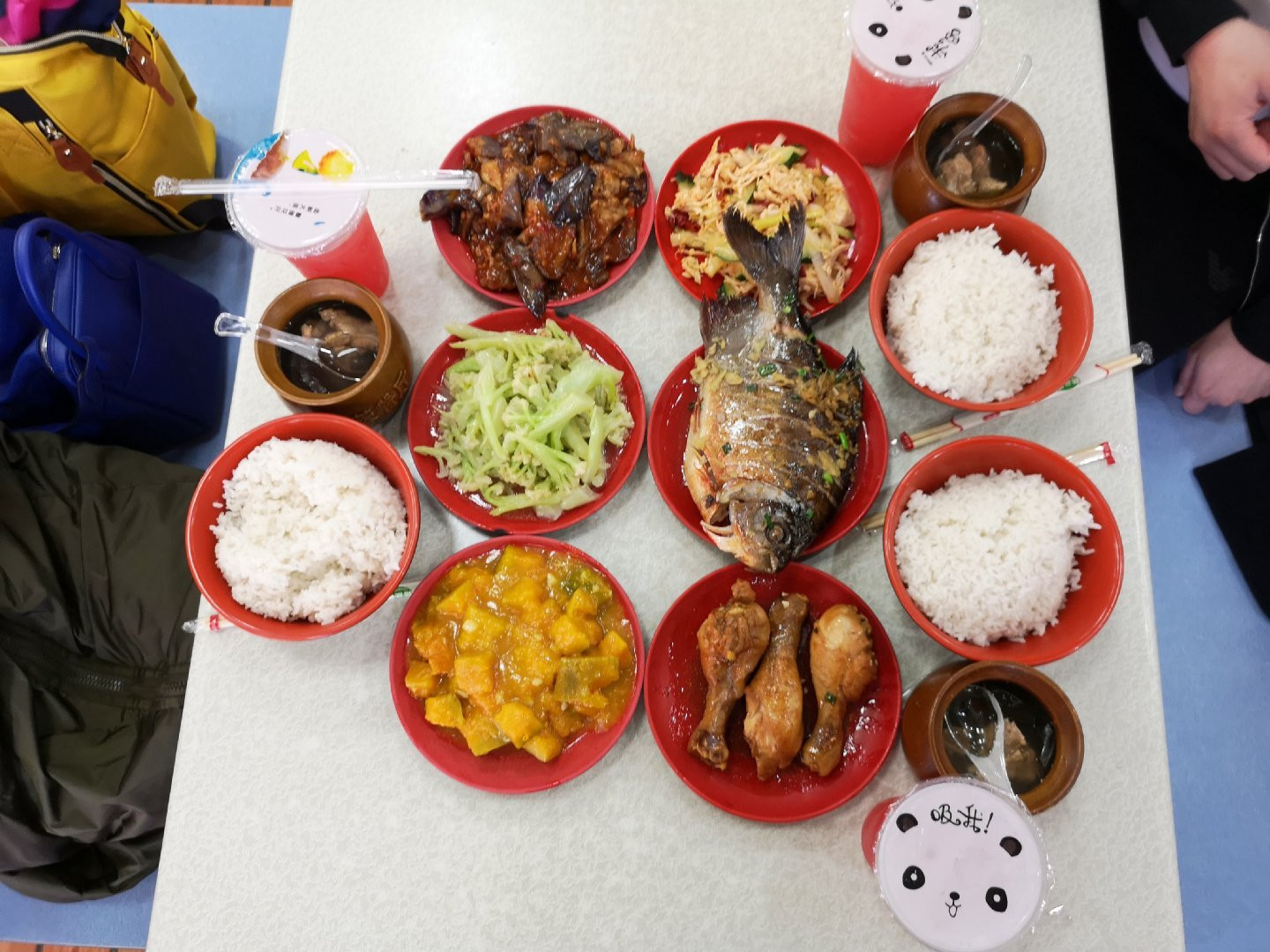 厦门大学食堂有多爽?米饭免费,菜品5块钱吃到撑,网友:太值了