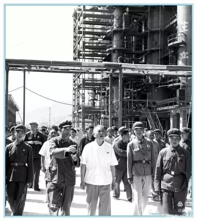 夜爬凤凰岭,雪落鸡冠山