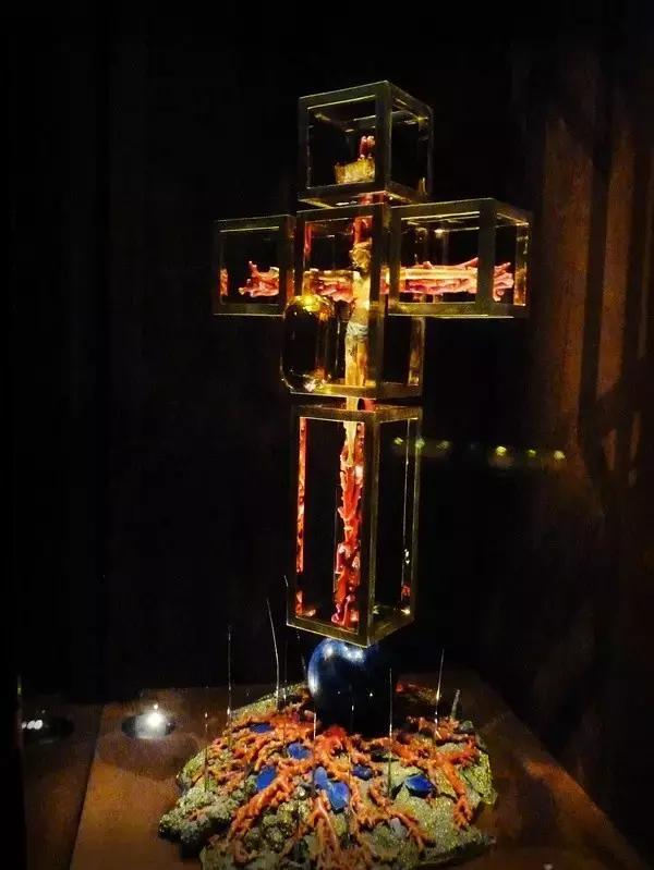 会动的珠宝:当珠宝超脱现实,你会看到怎样玄幻的世界?