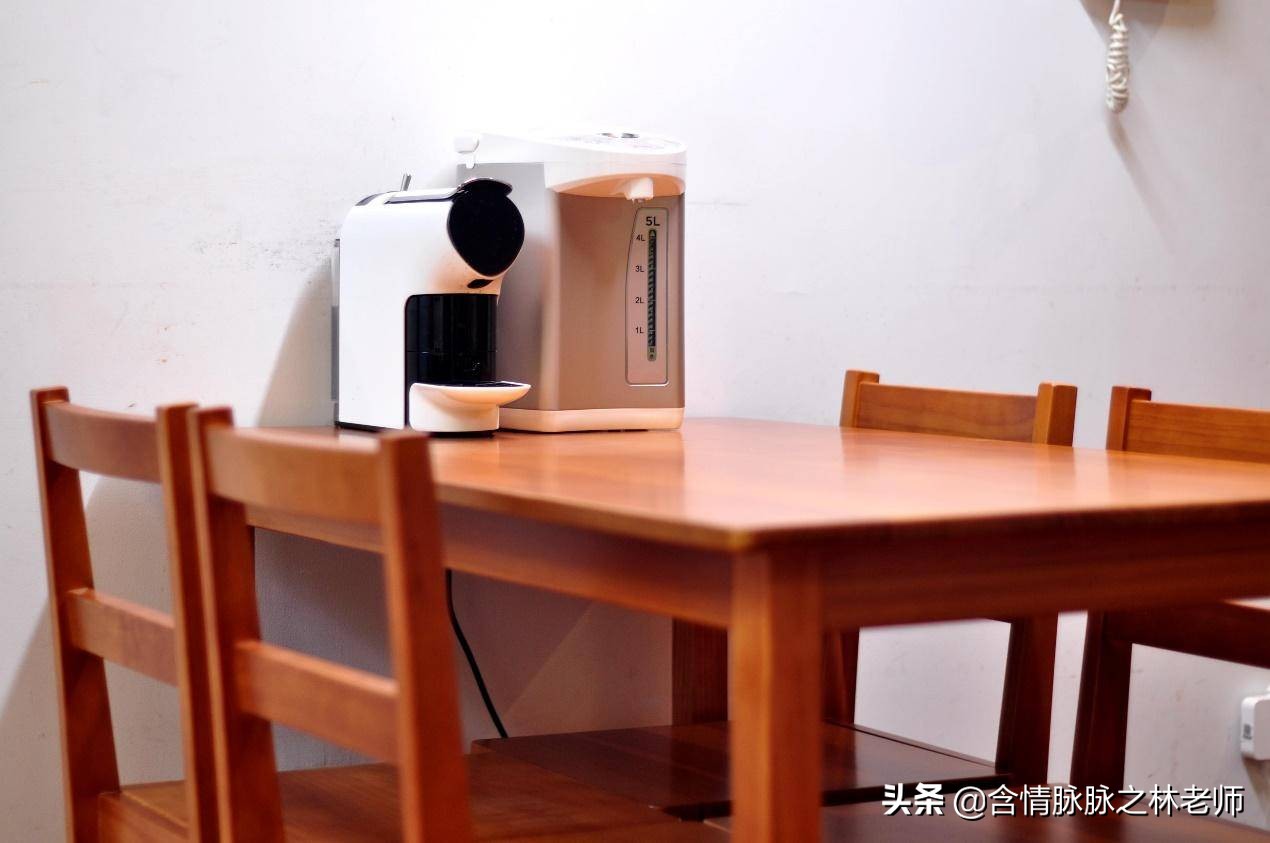 最新款式餐桌家用,实用实木餐桌款式推荐