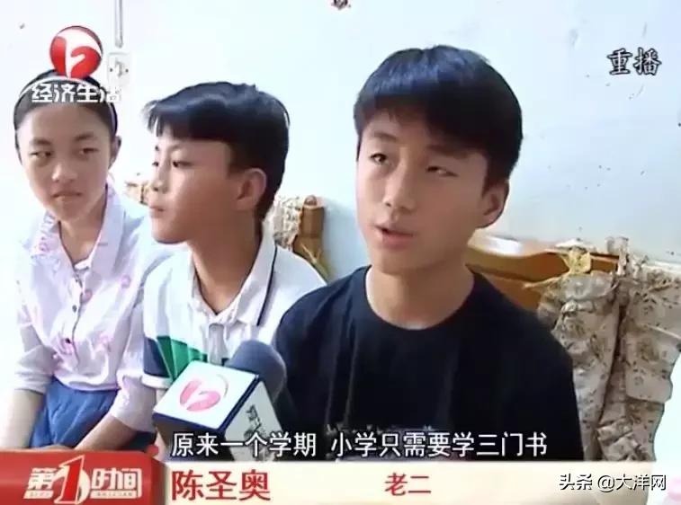 爸爸要求五胞胎分到5个班,爸爸为作业不同意让五胞胎分班