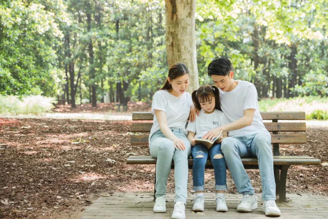 家长发现姑娘早恋的正确引导方法,发现女儿早恋聪明妈妈的做法