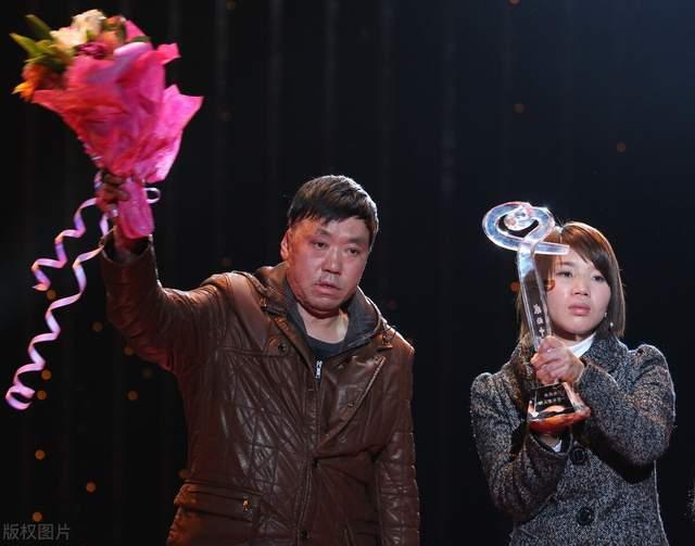 一对夫妻救下两名不慎落水的孩子,12年前翁婿大火救人