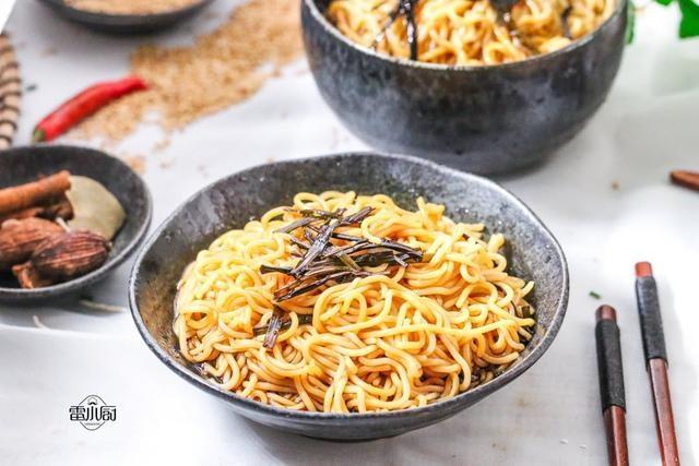 下班回家面食速成,下班回来自己做的面条