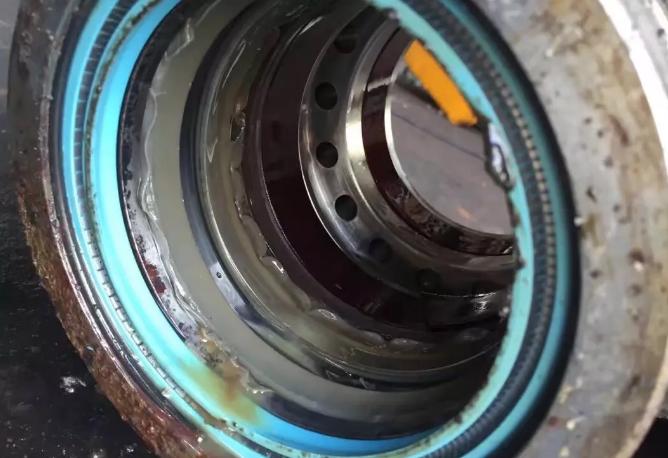 液压缸漏油可以继续使用吗,液压缸漏油怎么补救