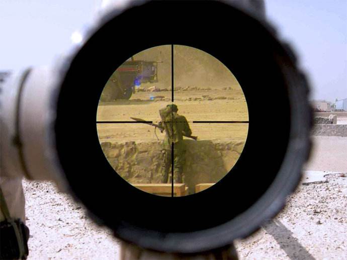 *击狙**手能盲狙目标吗，真正的*击狙**手喊话别被游戏欺骗了