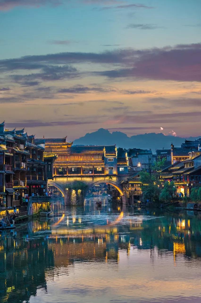 国内最适合一个人旅行的20个地方,一个人自驾旅行累了想回家