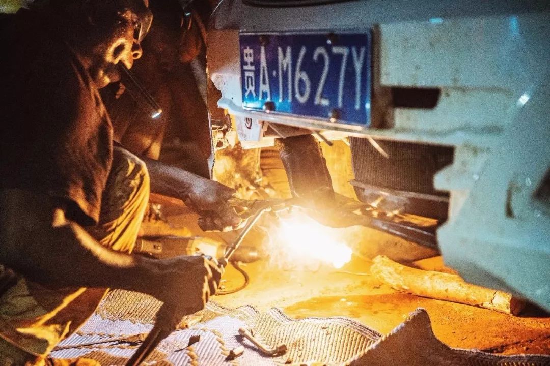 95后开着五菱环游世界,95后开面包车环游世界