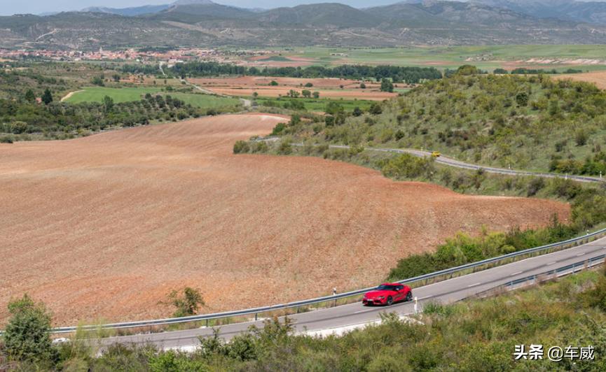 宝马z4m40ivs丰田牛魔王supra,全新一代supra外媒评论