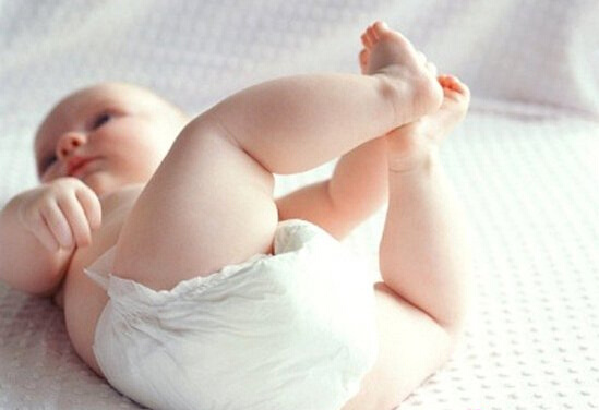 新生儿适合用纸尿裤还是拉拉裤,如何选择纸尿裤的正确方法