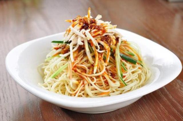 煮面条之后直接过冷水吗,煮面条水开了先放肉还是先放粉